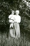 Hanna Englefelt with child in arms
